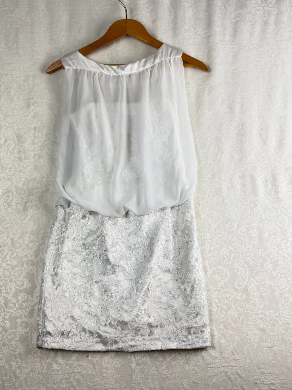 Jessica McClintock Women’s 2 White Lace Dress Floral Overlay Sleeveless Cocktail